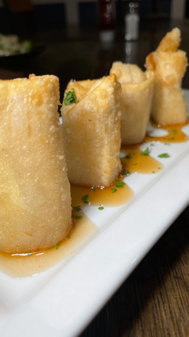 🤩Satisfy your cravings with every bite 🍴🤤 Our famous egg rolls are filled with creamy cream cheese, fresh scallions, and succulent crab meat 🦀😍 Dipped in a sweet and sour sauce, they’re the perfect treat for any day 🙌

Don’t wait to taste the seduction 🔥 Head over to our restaurant now for a taste of heaven 💫