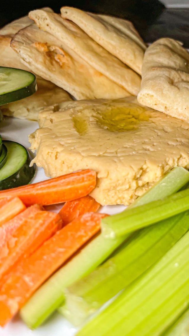 🥕🥒 Dive into our healthy and flavorful Hummus during Happy Hour! 🕒

Available every day we’re open from 3-6pm, our house-made Hummus comes with:

🏠 House-made hummus
🥕 Crunchy carrots
🥒 Fresh cucumbers
🥙 Toasted pita

Satisfy your cravings with this delicious and nutritious appetizer, perfect for sharing with friends or enjoying all on your own. Cheers to healthy snacking! 😋🍽️